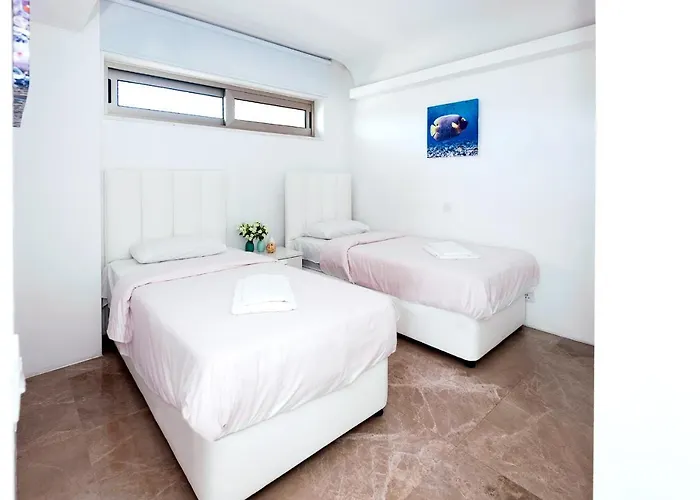 Marisol - Beachfront *